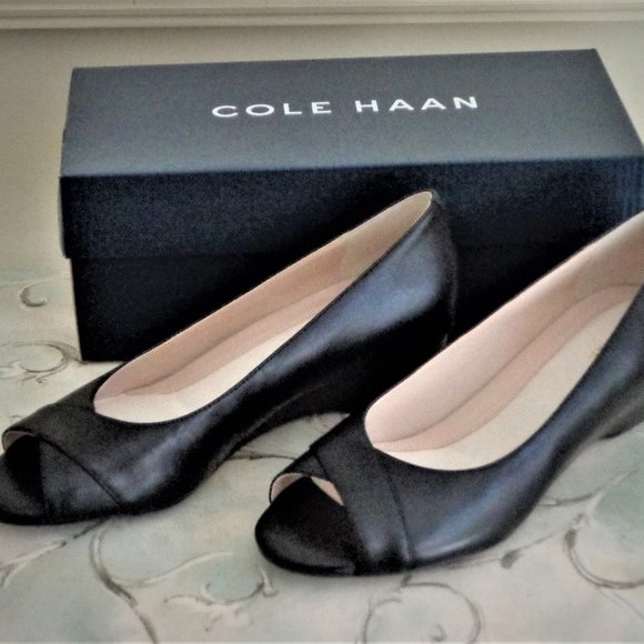Cole Haan  7B   Black - Picture 1 of 3